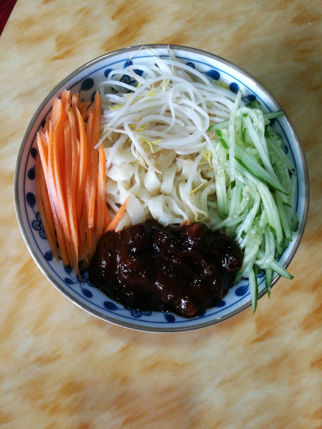 炸酱面 Zhajiangmian