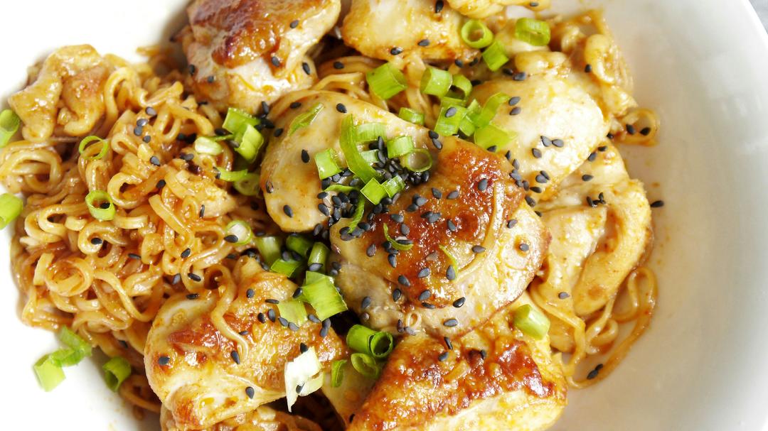 方便面新吃法，火辣辣鸡面