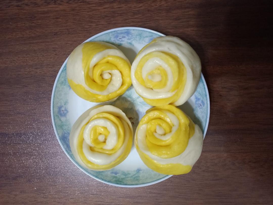 双色玫瑰花卷
