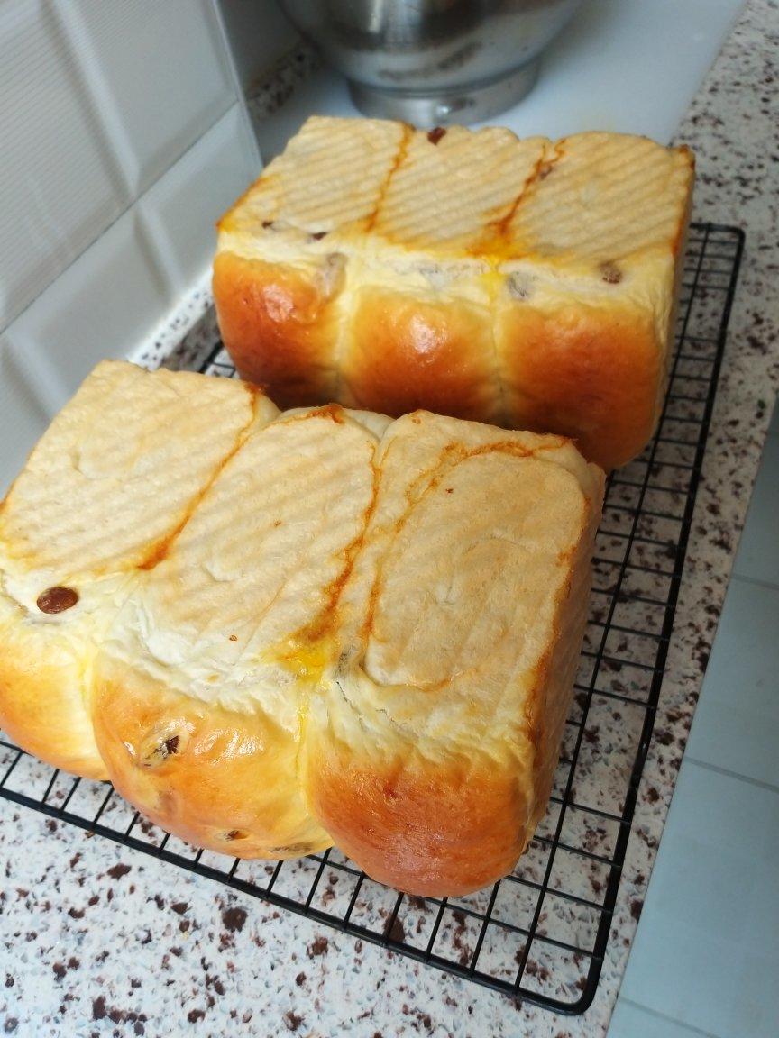 我最近每天做一个的葡萄干吐司，真的超松软好吃！