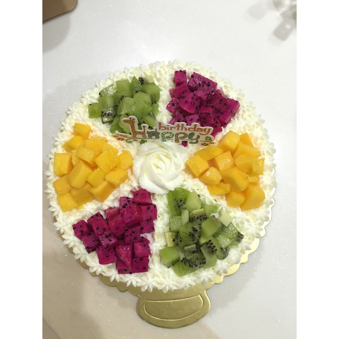 简单奶油裱花水果蛋糕