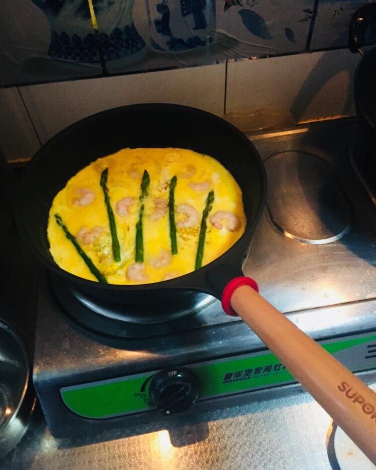 芦笋虾仁早餐蛋饼