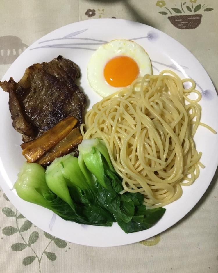 黑胡椒牛排（菲力牛排）—附黑胡椒汁的做法