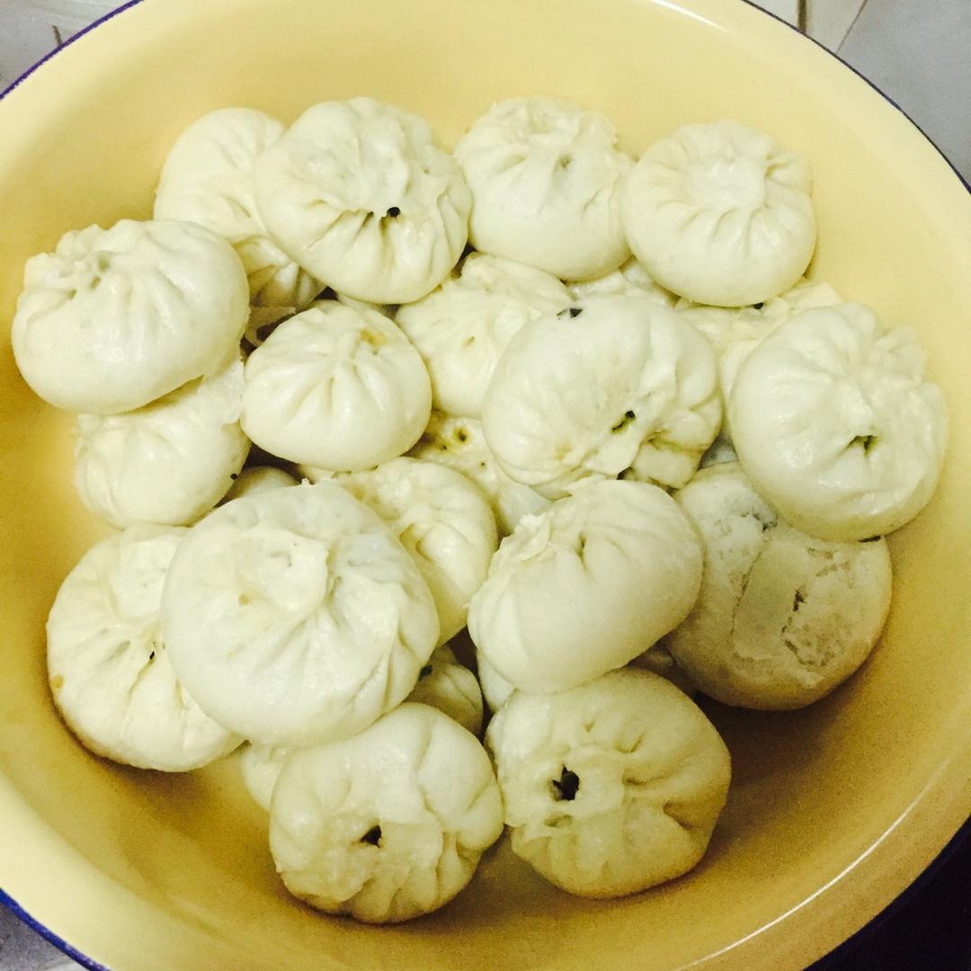 黑木耳韭菜鸡蛋蒸包子