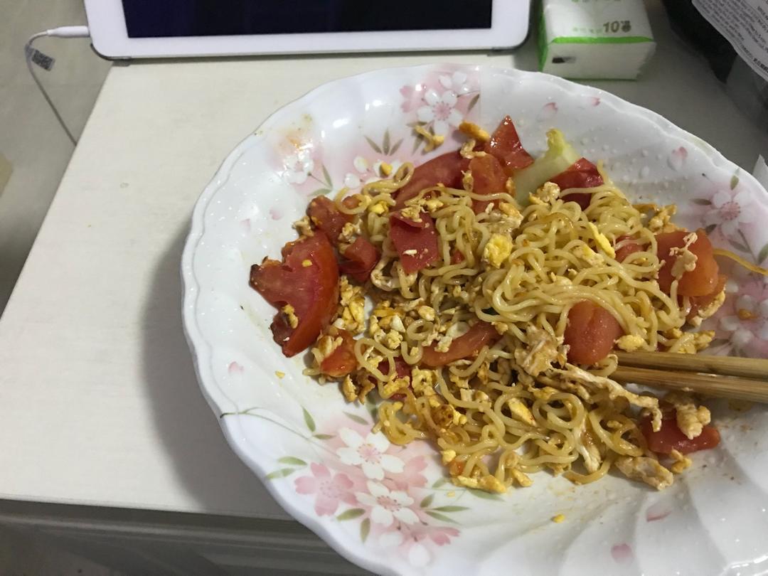 路边摊风味炒方便面