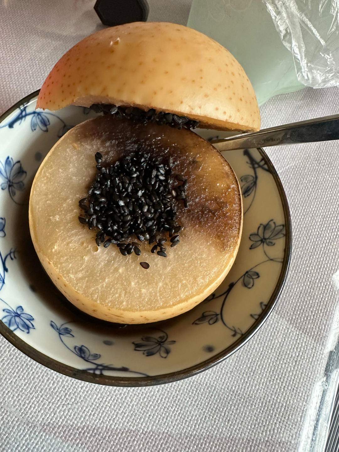 养阴润肺芝麻蒸梨的做法