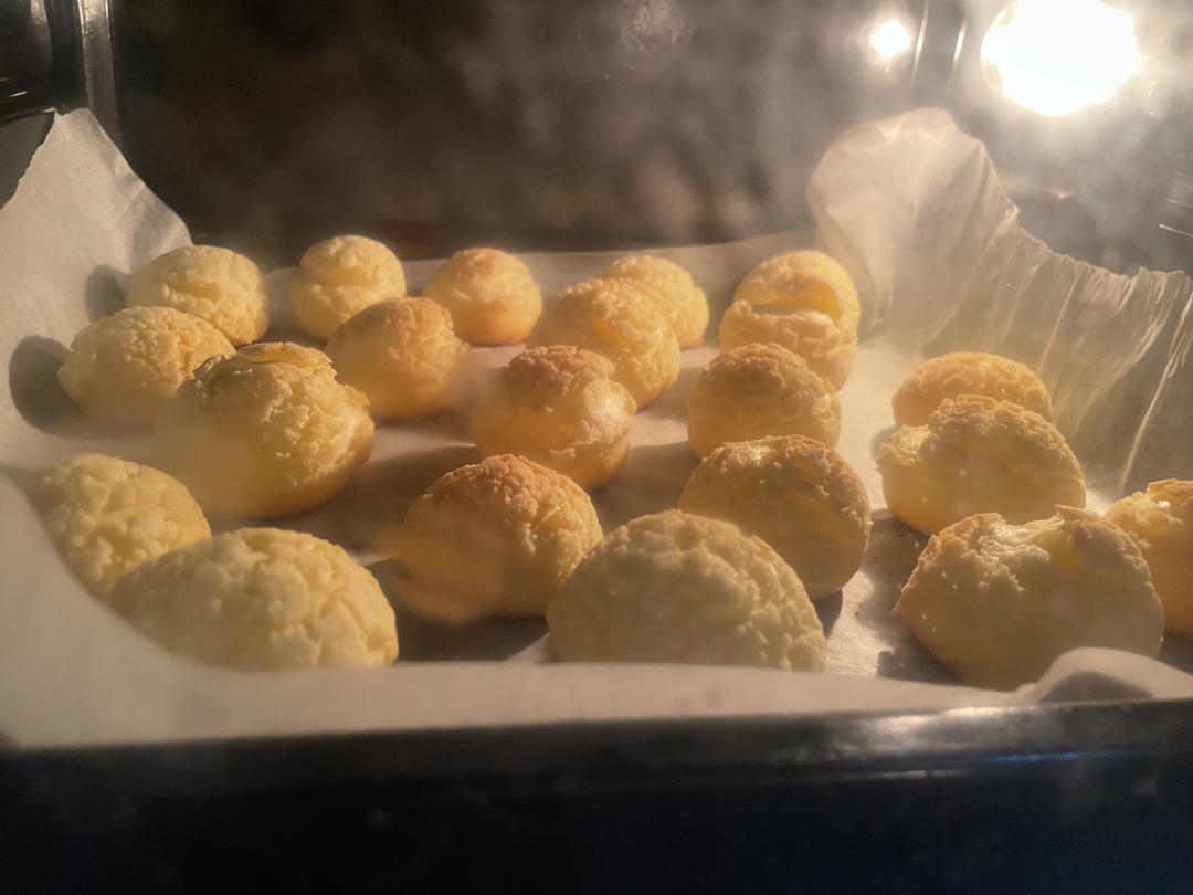 一口就爆浆的卡士达酥皮泡芙