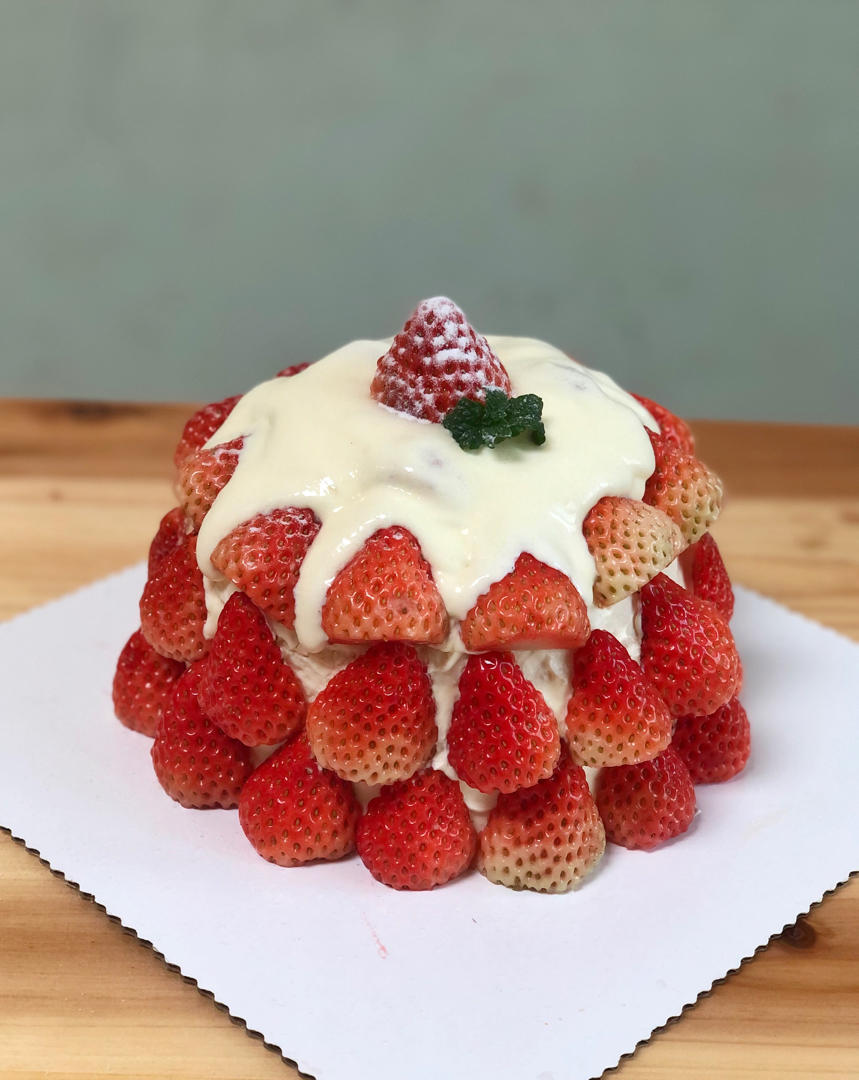 曼食慢语丨草莓芝士雪山蛋糕