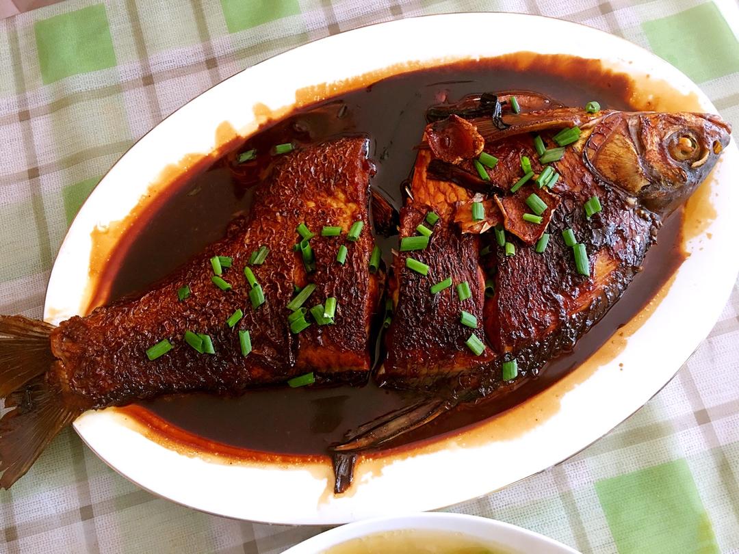 vi家厨房做的红烧鳊鱼