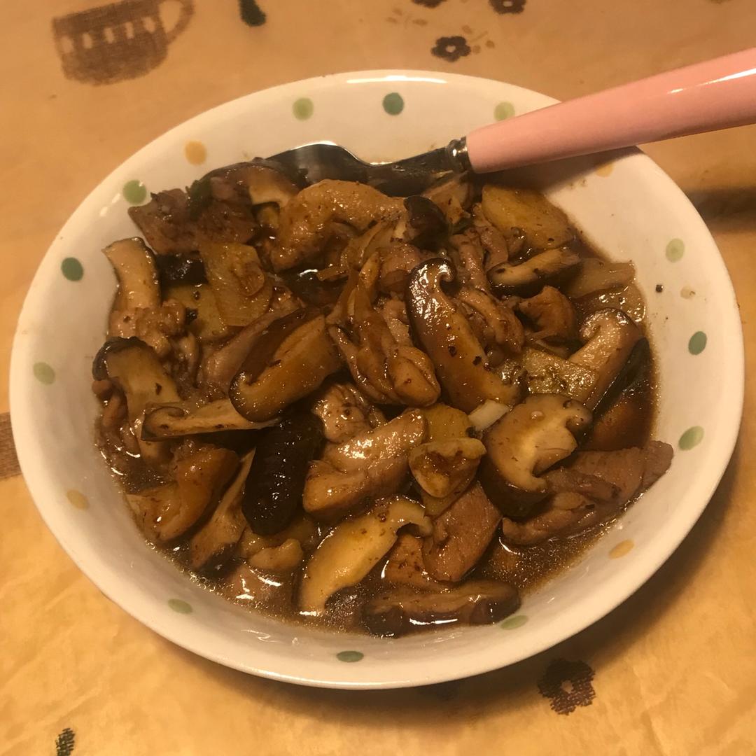 〔KK在轻食减脂〕今晚吃不放油但是超下饭的鸡——香菇焖鸡腿煲🍗