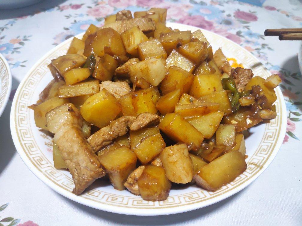 🔥巨下饭，软糯入味！比肉还好吃的红烧土豆