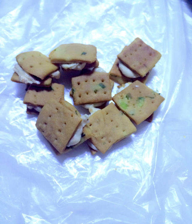 手工牛轧糖夹心苏打饼干