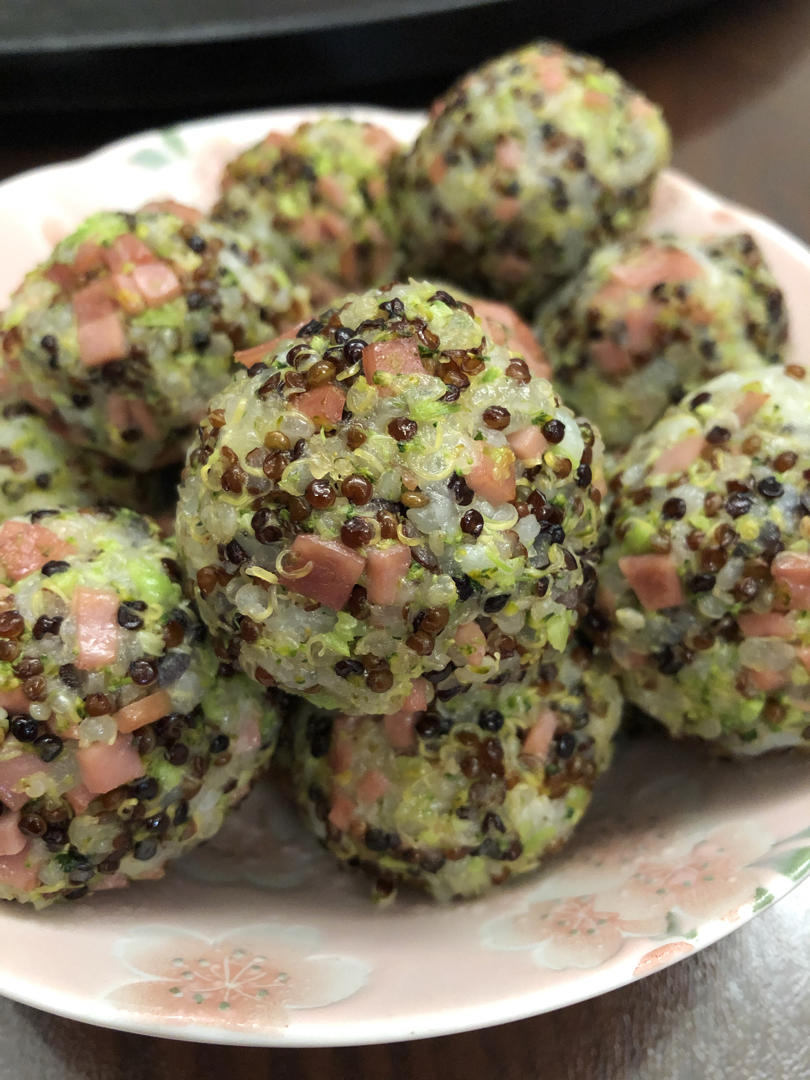 三色藜麦蔬菜饭团
