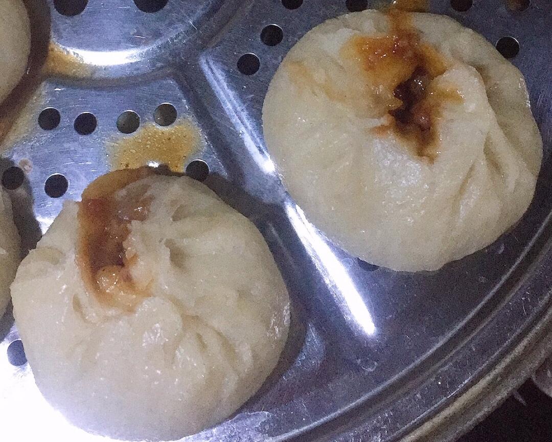 云朵般松软爆浆蜜汁叉烧包