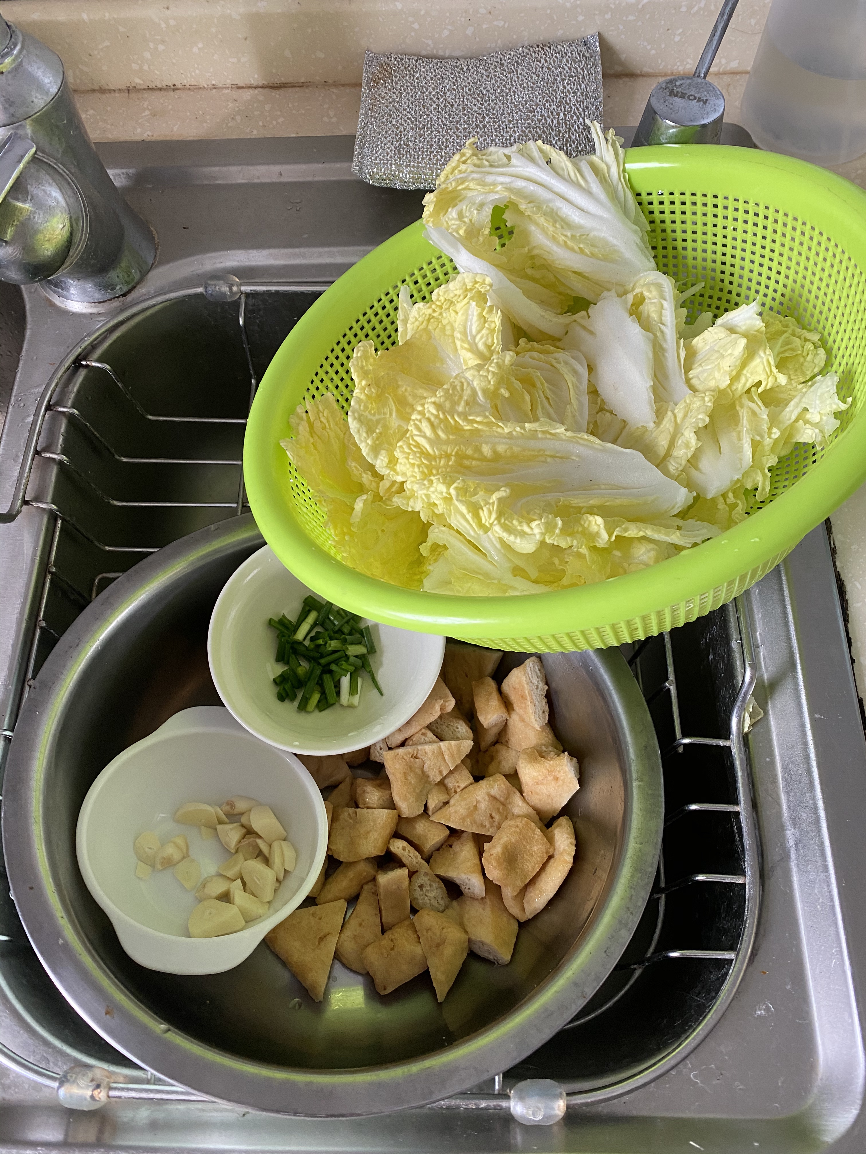 湖南油豆腐娃娃菜粉丝煲的做法 步骤3
