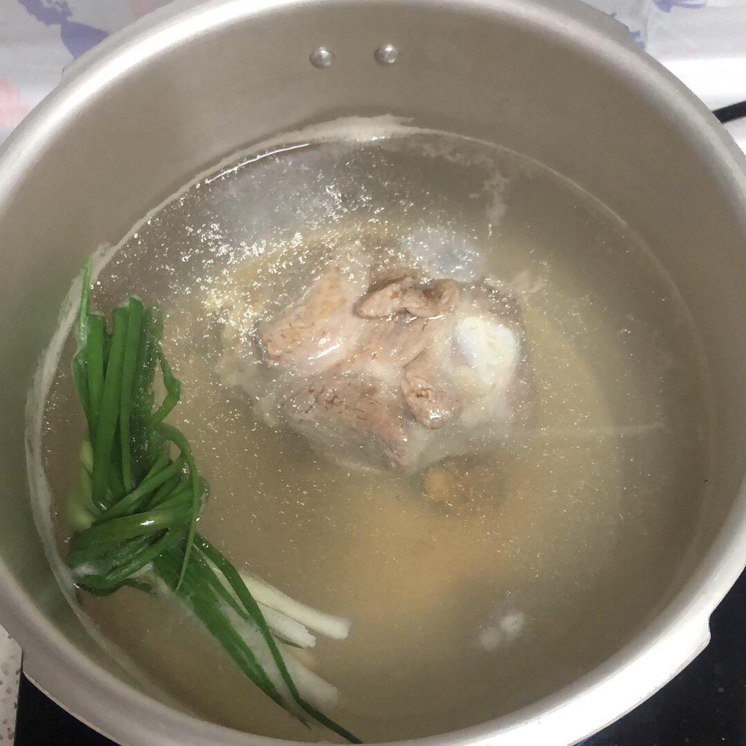 棒骨萝卜汤