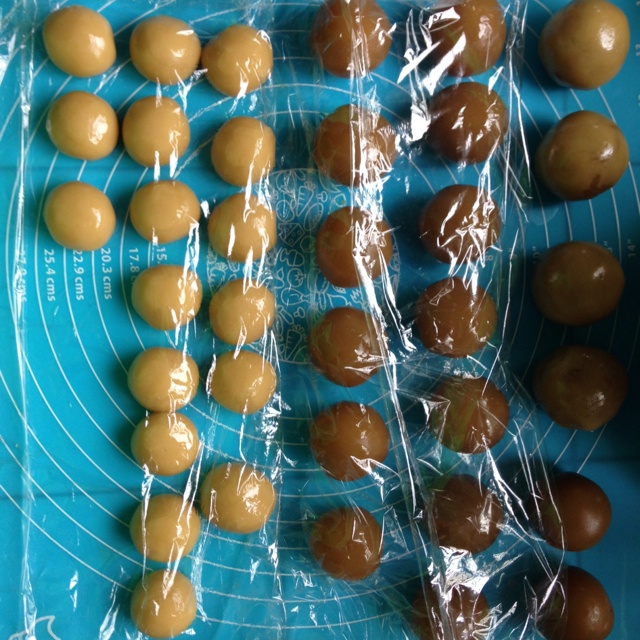 广式月饼——蛋黄莲蓉月饼