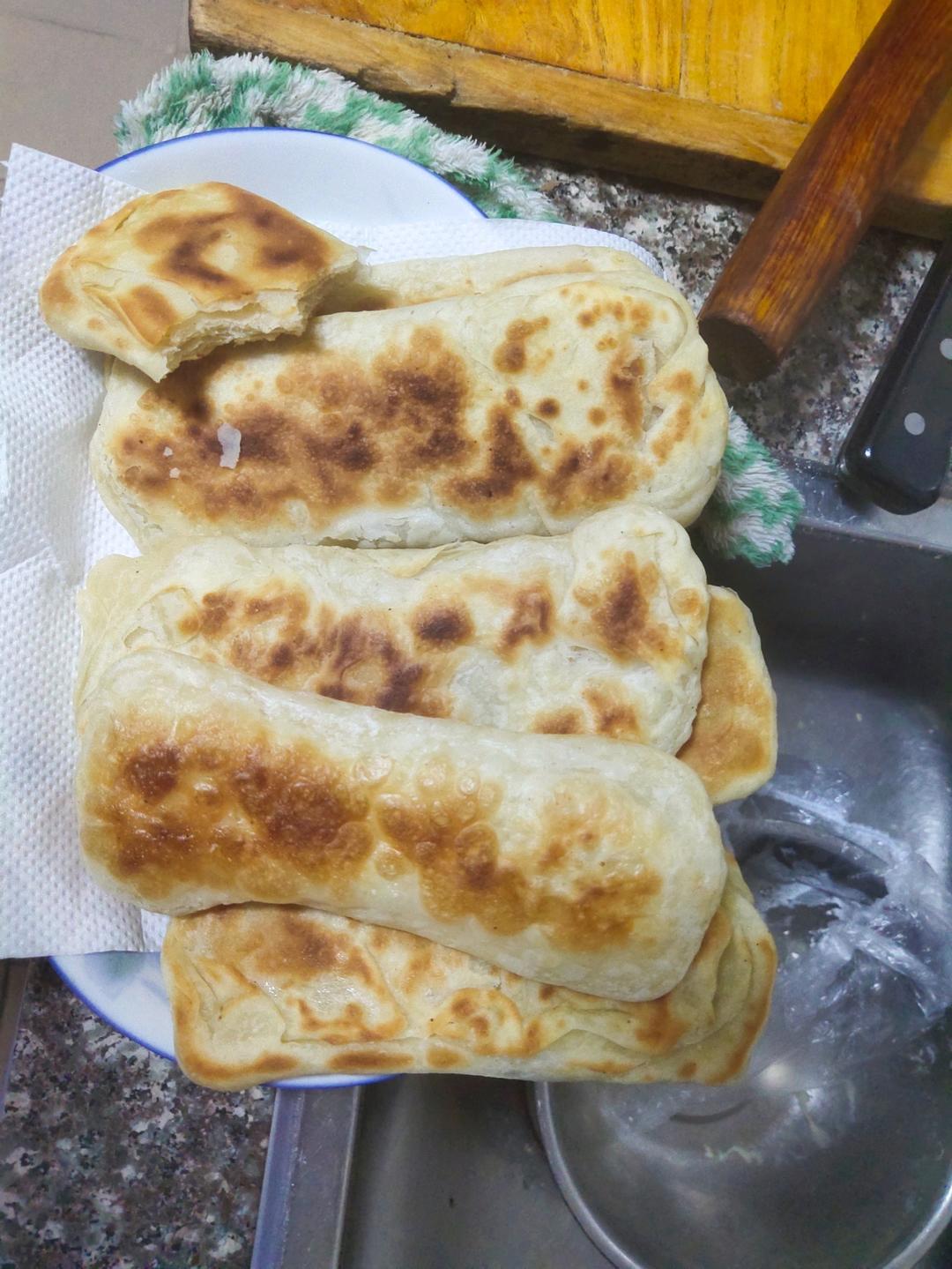 火烧连锁店老板亲授，正宗河间火烧哈哈哈，文末有从王胖子老总朋友圈盗的视频