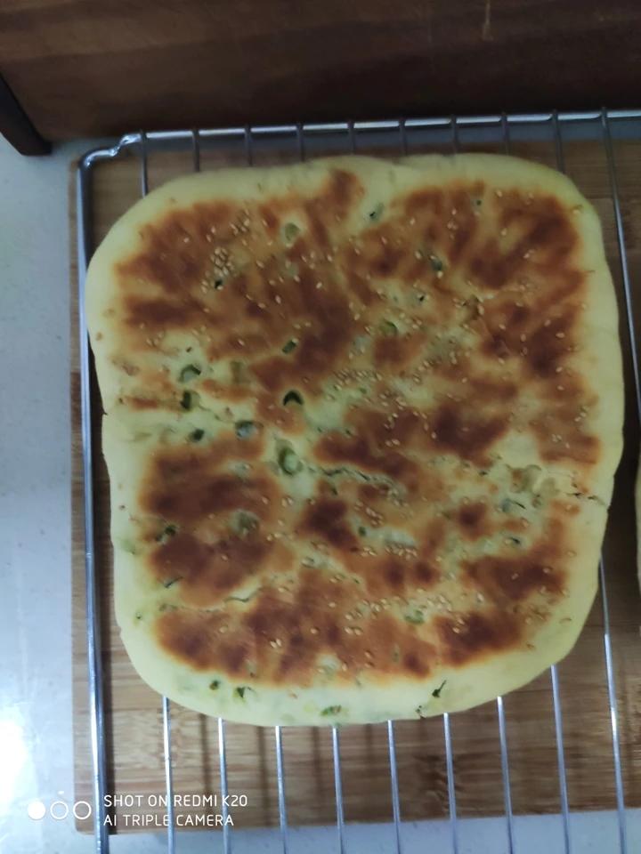 完美复刻早餐店里的葱花饼，好吃超松软！