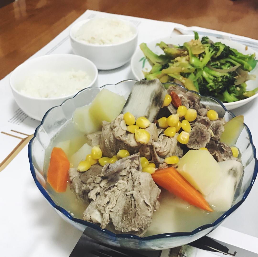 玉米山药炖排骨