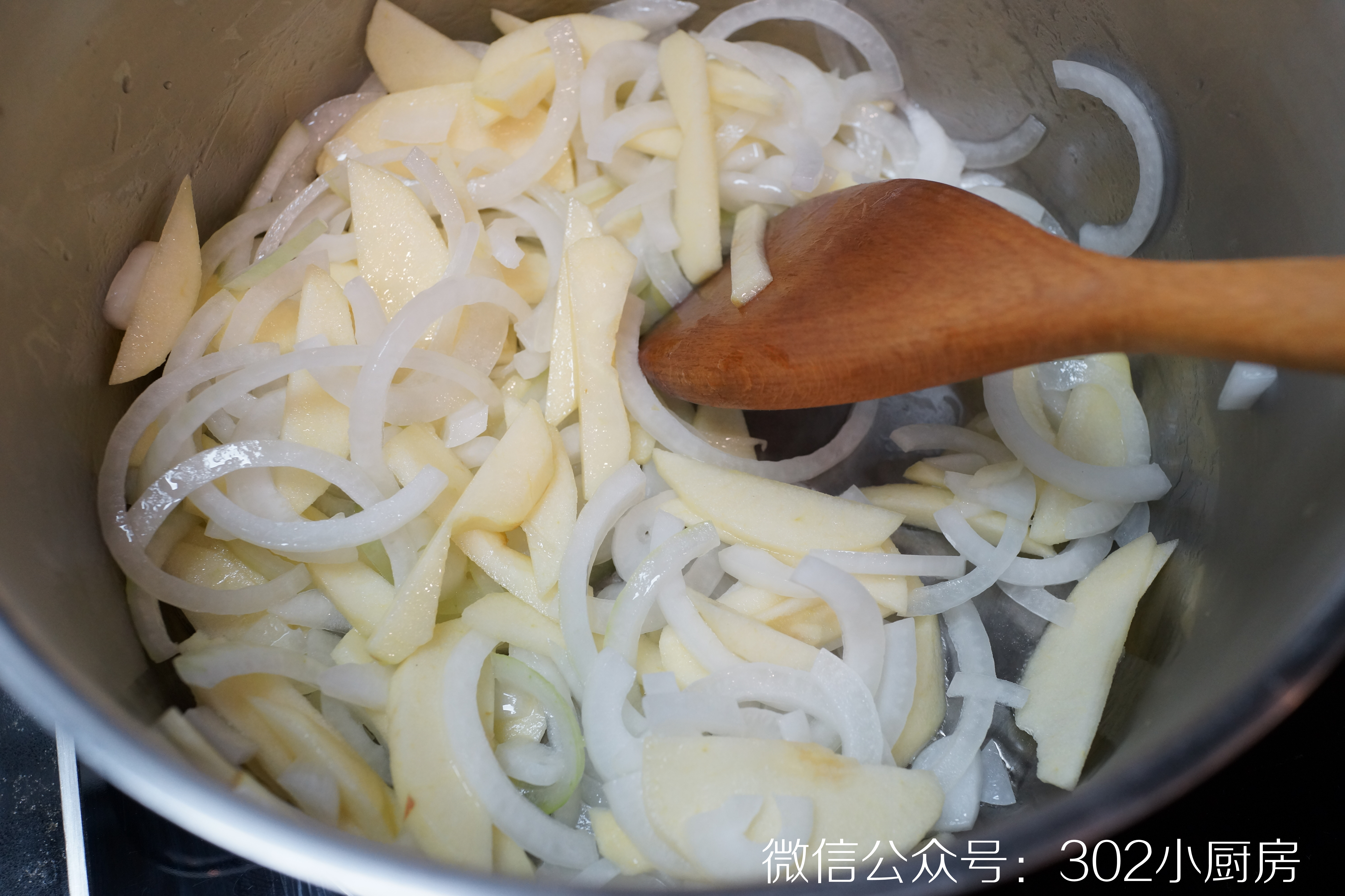 紫甘蓝酸菜（非腌渍，德式烤猪肘配菜）<302小厨房>的做法 步骤3