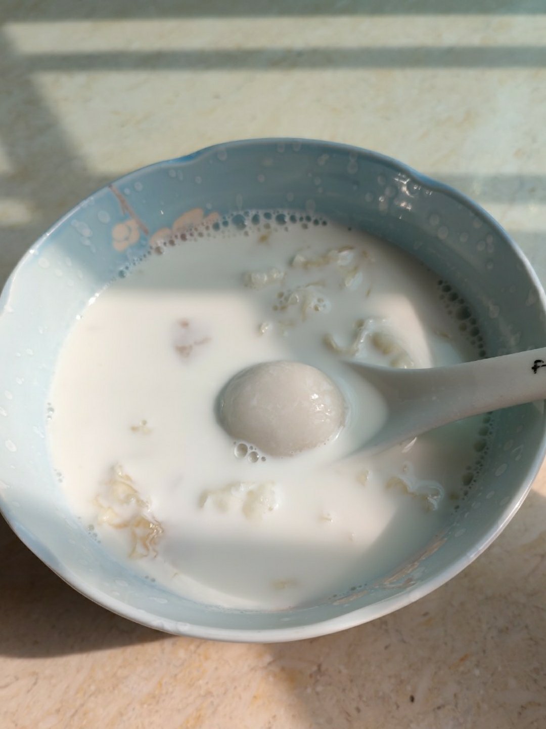 牛奶桃炖雪燕