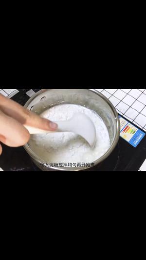 超香外酥里嫩的炸牛奶的做法 步骤2