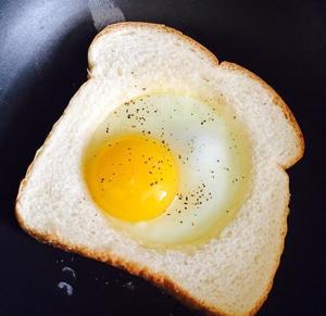 面包+蛋的做法 步骤1