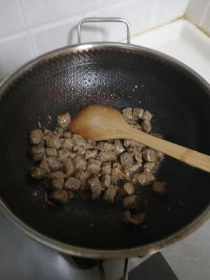 超简单的黑胡椒牛肉粒，小盆友百吃不厌的做法 步骤8