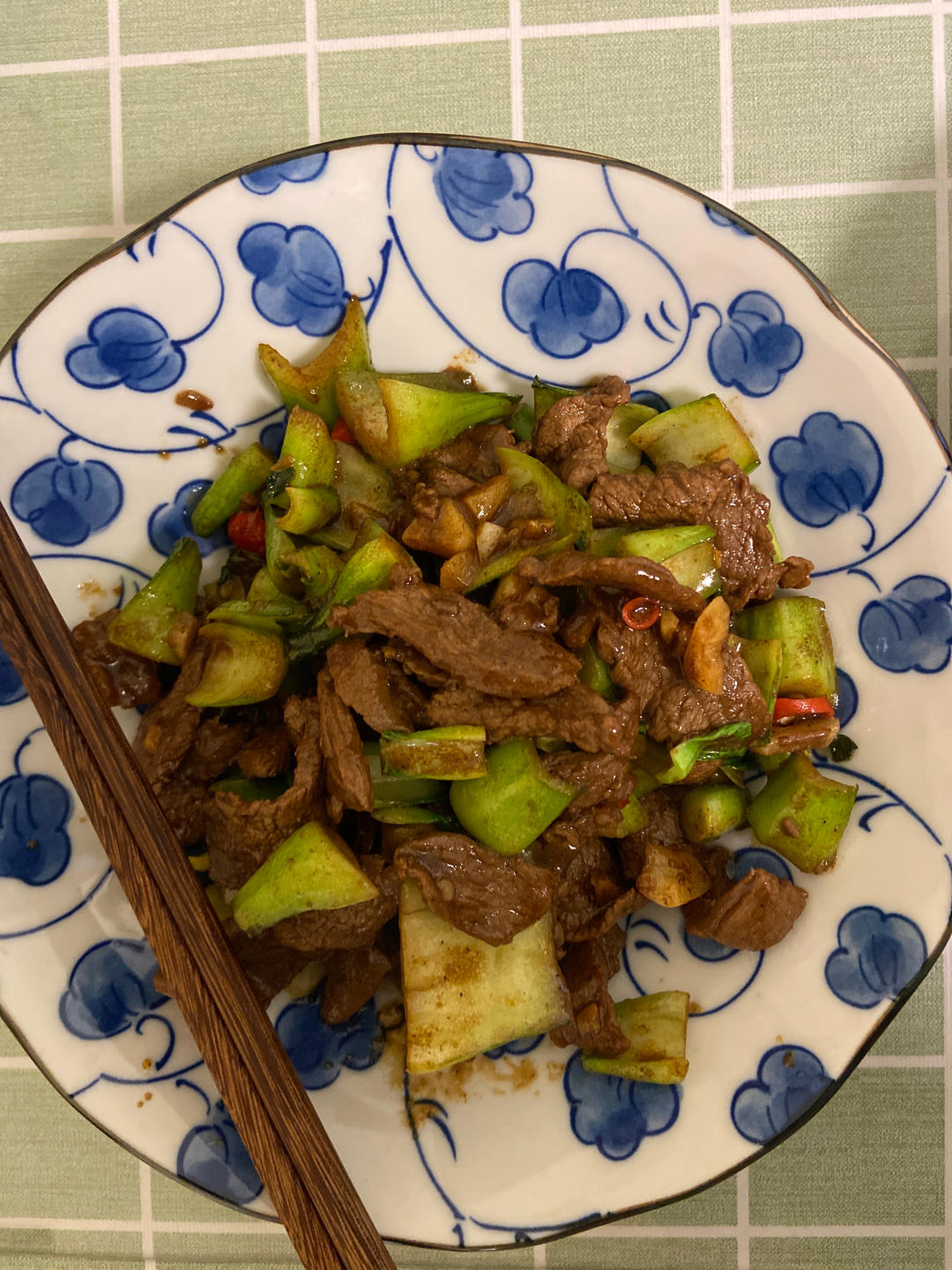 孜然牛肉（👈孜然肉片向左，吉野家向右👉）