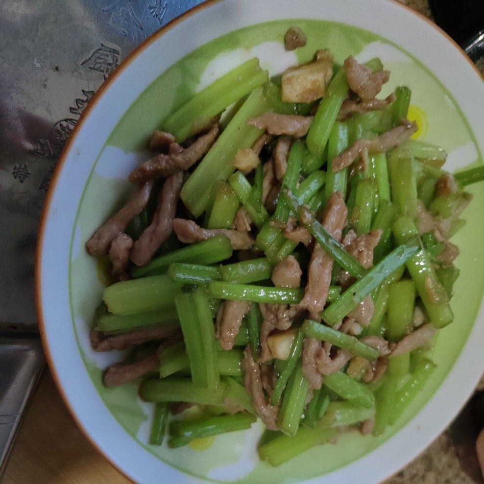 芹菜炒肉