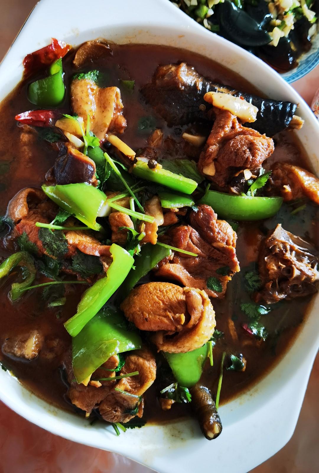 厨师长教你：鲁菜“枣庄辣子鸡”的家常做法，汁香味浓，鲜辣过瘾