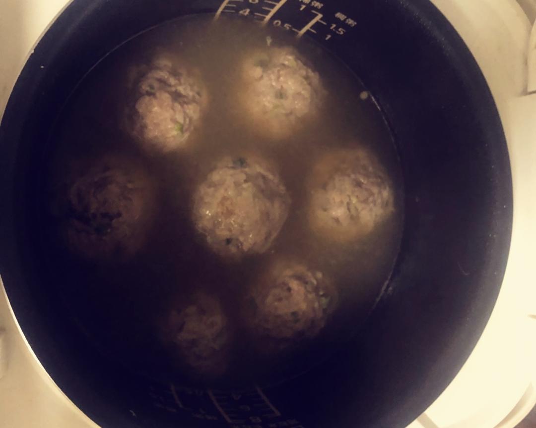 电饭煲扬州狮子头的做法