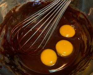 浓情巧克力麦芬蛋糕配马斯卡波尼奶油酱的做法 步骤3