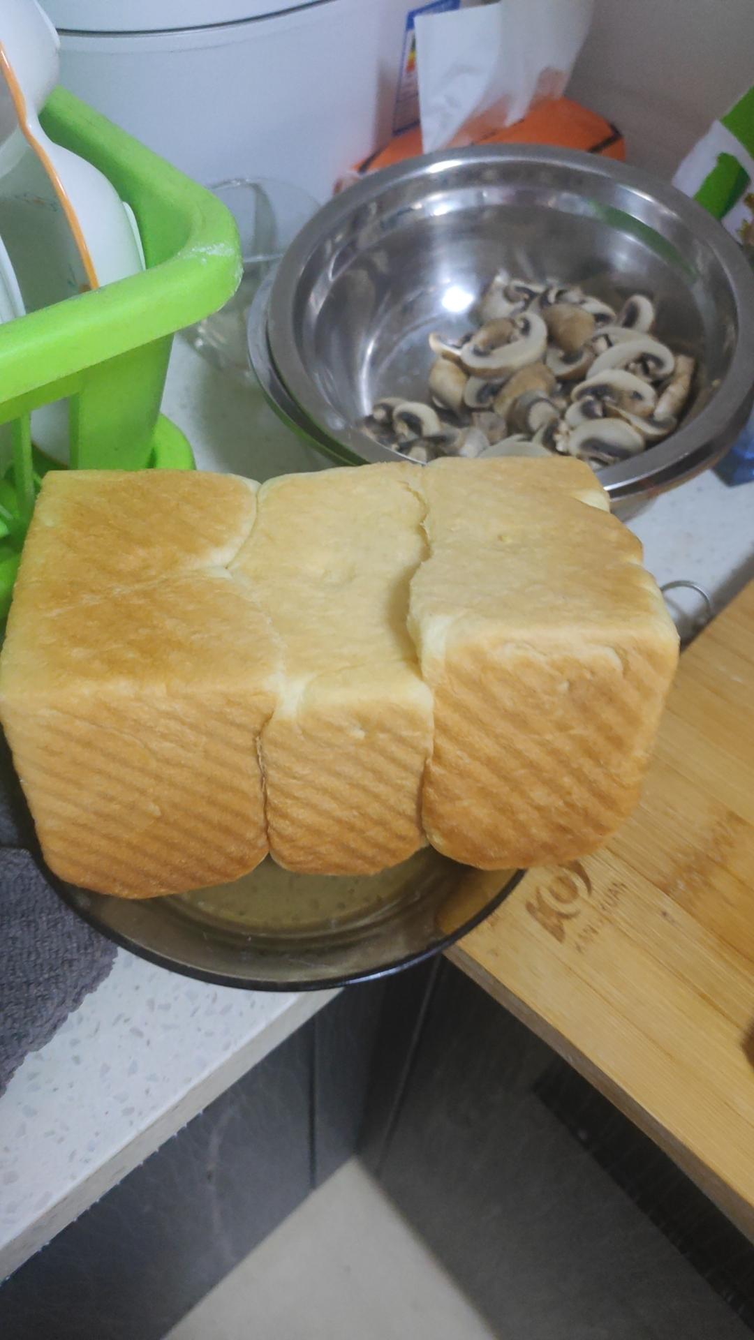 做一次就成功的牛奶吐司面包（手和面揉出手套膜）最后附全麦吐司