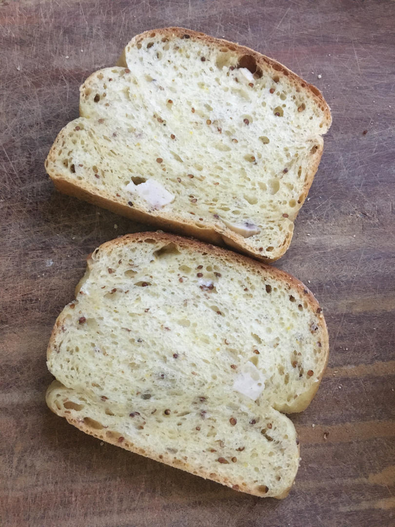 『芥末籽墨鱼肠吐司』