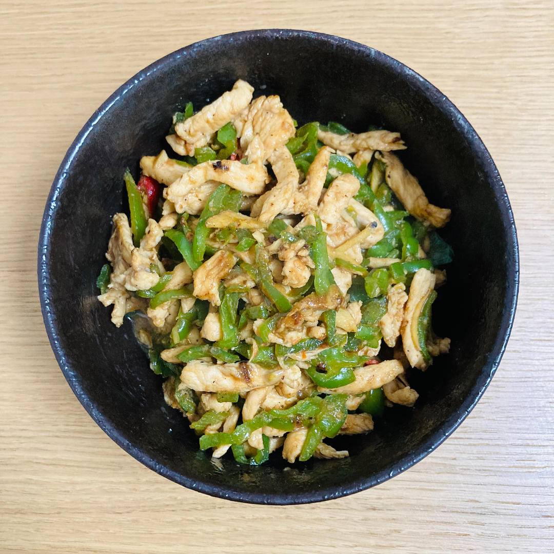 巨好吃的青椒炒鸡胸肉丝，超下饭