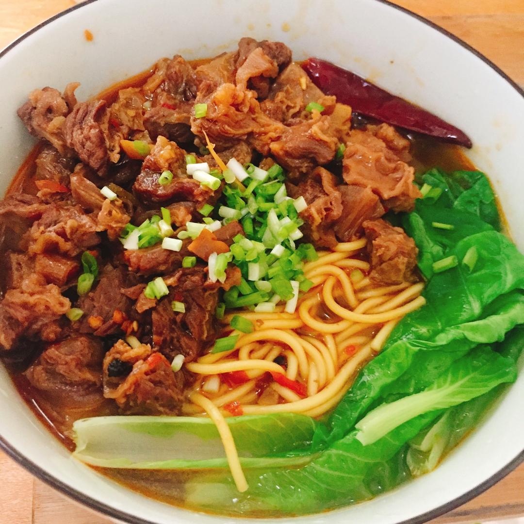 小池流澈做的四川红烧牛肉面