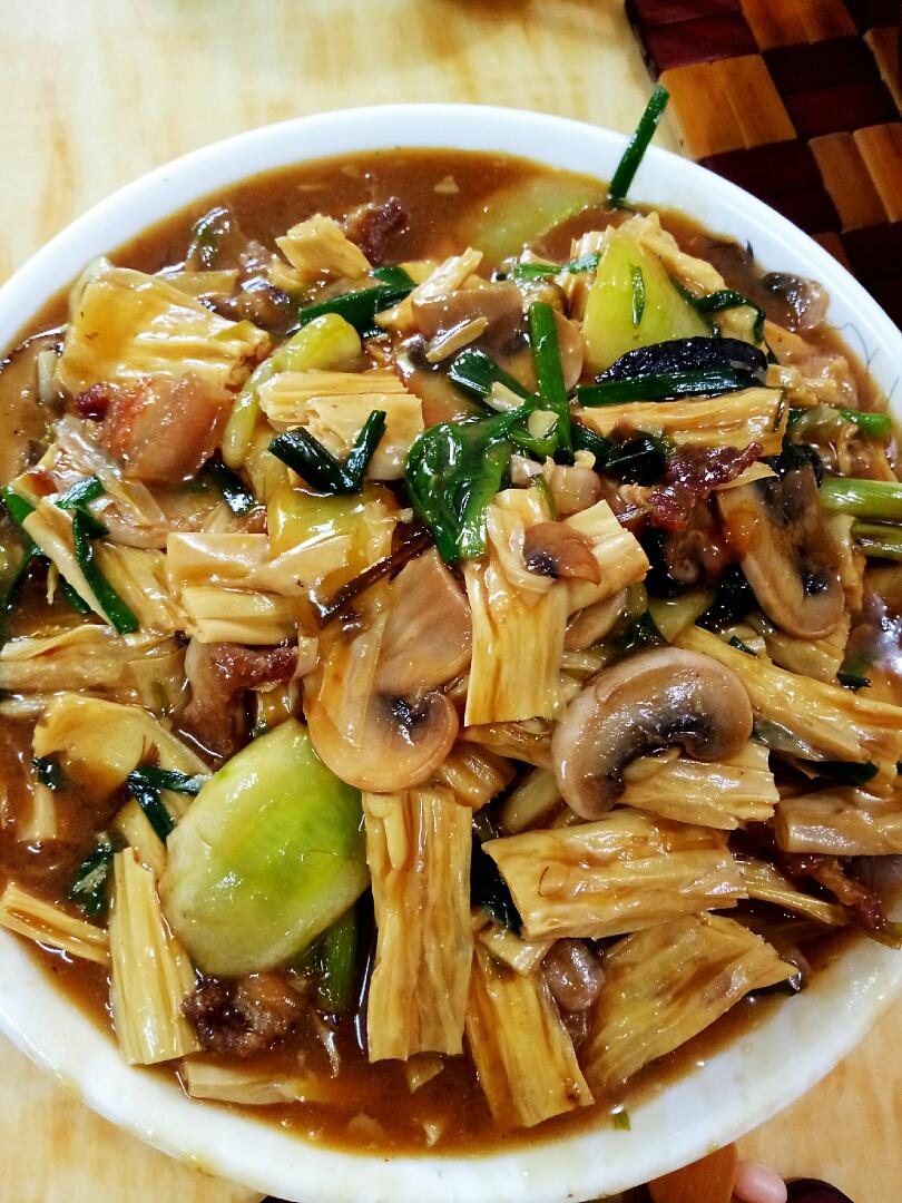 光盘行动的腐竹炒香菇