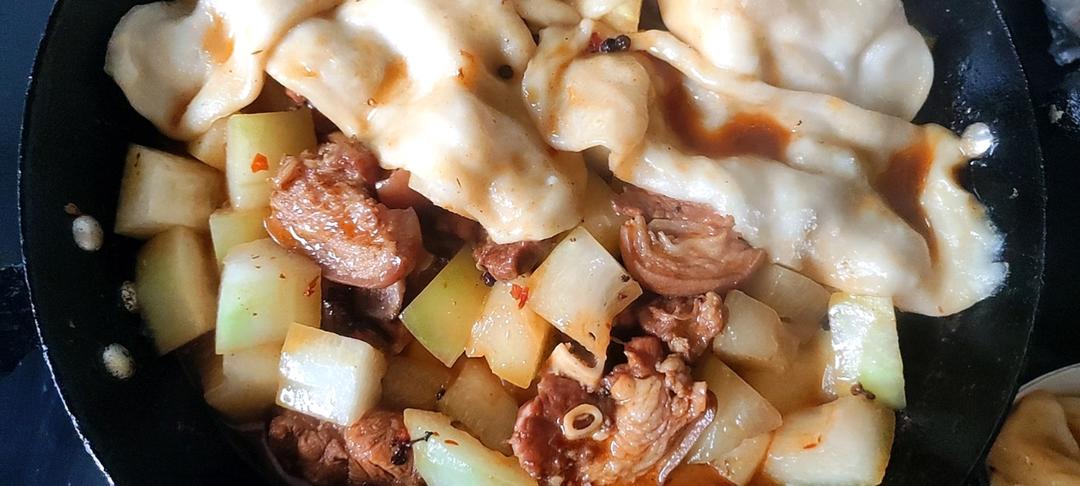 不需要酱油的铁锅鸡+贴饼