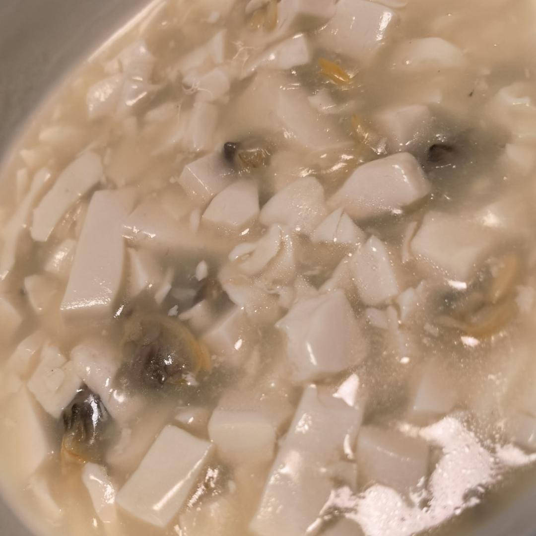 白蛤蜊豆腐汤