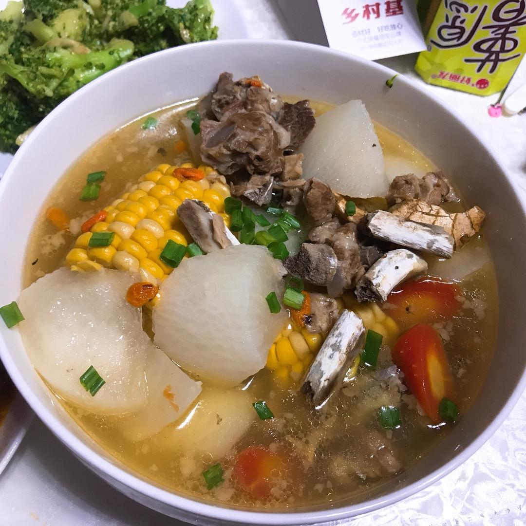 排骨玉米白萝卜汤
