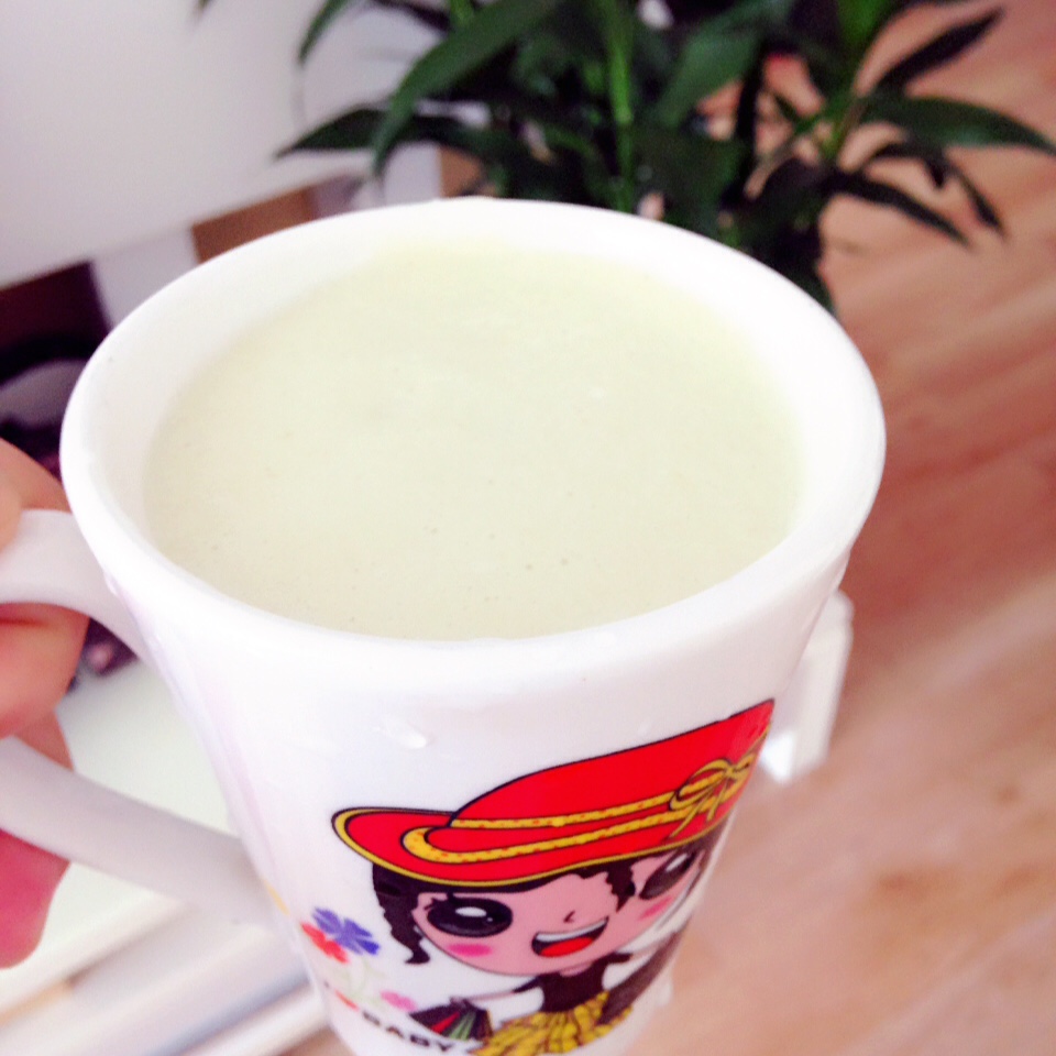 雪梨蜂蜜牛油果奶昔