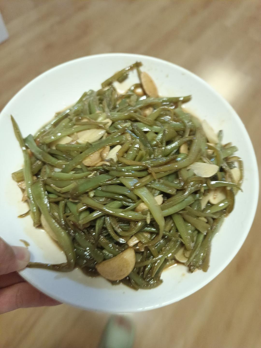分两次放蒜才有了这超好吃的蒜香扁豆丝