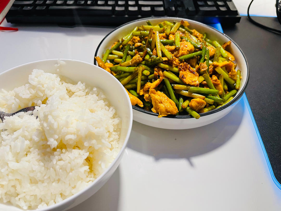 两分钟做好蒜苔炒鸡蛋