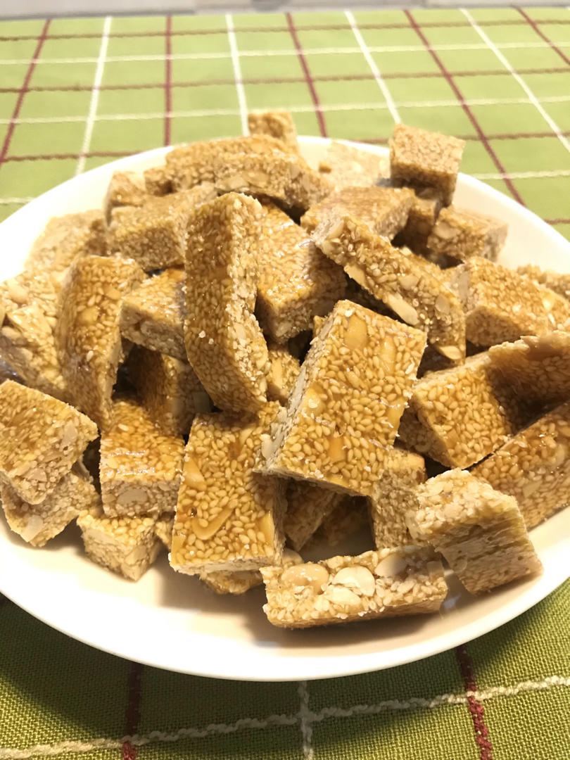 自制白糖蜂蜜芝麻花生糖