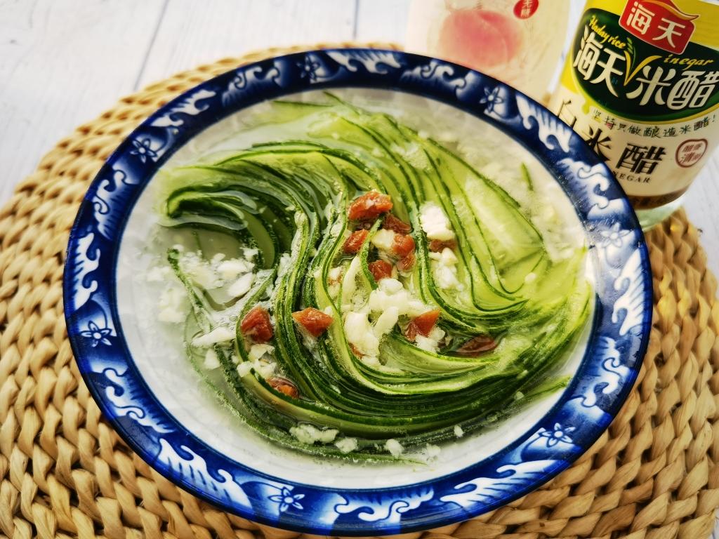 夏日清爽凉菜之桃子水梅子黄瓜的做法