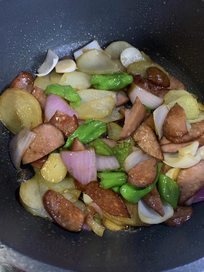 超下饭的干锅香肠土豆片|马克西姆不粘锅