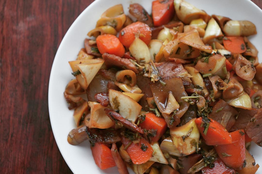 二十四节气菜谱-雨水-香椿春笋炒腊肉的做法