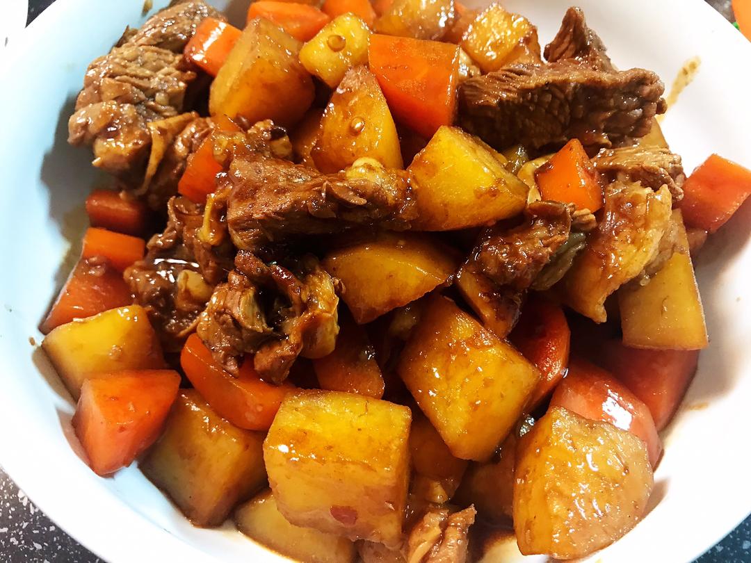 土豆胡萝卜烧牛腩的做法